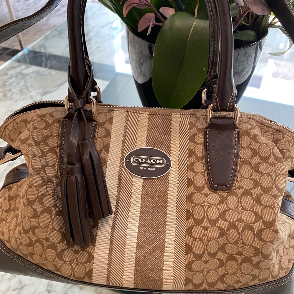 COACH Gorgeous purse  12W x 9H strap 14 inches folded across folded across